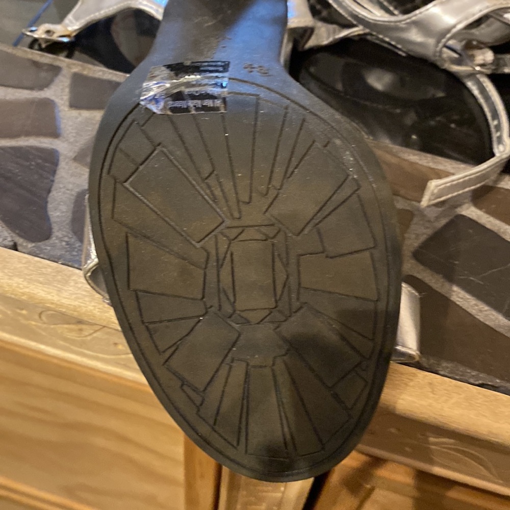 Shoes - Picture 3 of 7